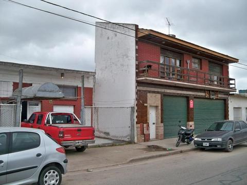 3 LOCALES EN BLOCK Y VIVIENDA 2 AMBIENTES EN PLANTA ALTA