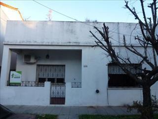 R.S.PEÑA 4300 Olivos Rugby PH tipo casa frente 4 amb con patio y terraza
