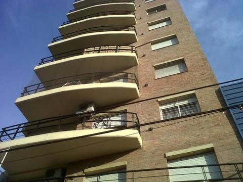 : Venta Semi Piso 3 Amb C/Balcón Frente c/Cochera Vista Abierta...!!