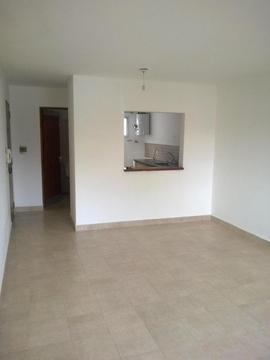 Alquilo Monoambiente en planta baja Newbery 450 con patio