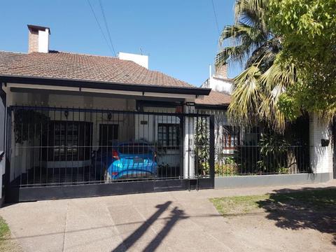 Amplia casa en venta en Mendoza al 4700, 4 dorm