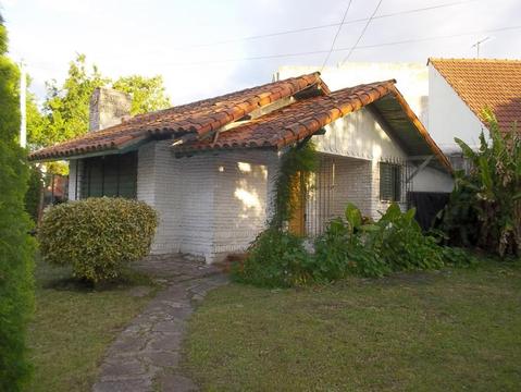 ALQUILO PARA ESTUDIANTES ZONA BOSQUE ALEGRE 2 AMBIENTES PATIO PARQUE COCINA COMEDOR 2 BAÑOS 8 PERSONAS CON COMIDAD