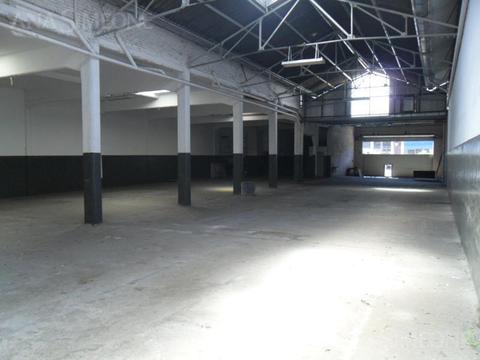 Garaje de 1.000 m2 cubiertos totales divisible, sobre 2 terrenos