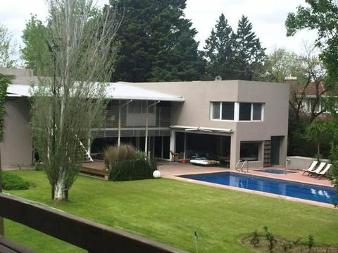 Espectacular Residencia en Highland Park CC. Venta y/o Alquiler