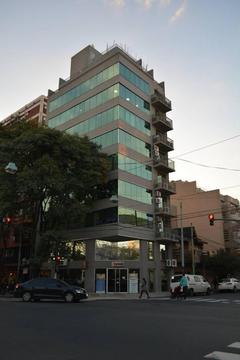 Totalmente amueblada y equipada. Lista para empezar a trabajar !!!