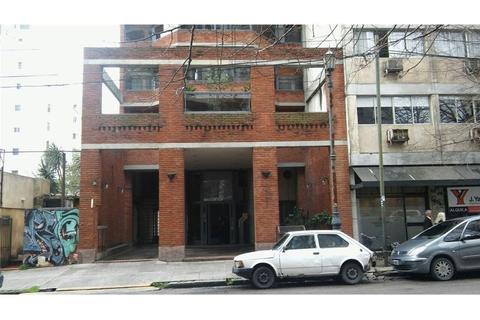 Departamento dos dormitorios con cochera en LP