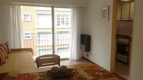 Departamento en Venta. 1 Amb. 26 M2. AMBIENTE A LA CALLE RECICLADO