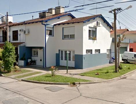 Casa en Venta con Local en  Centro. Barrio Banco Provincia. Apta Credito