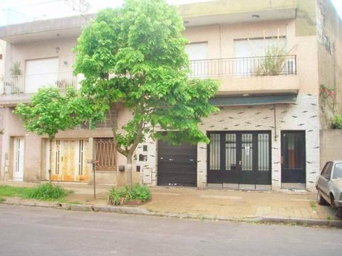 Esplendido edificio en Block PB tallerdepositoexposicióndepto a refaccionar. PA departamento 3 amb con patio y t