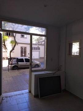 ALQUILER Local 4 e/60 y 61 $4000 Alquiler local en calle 4 entre 60 y 61