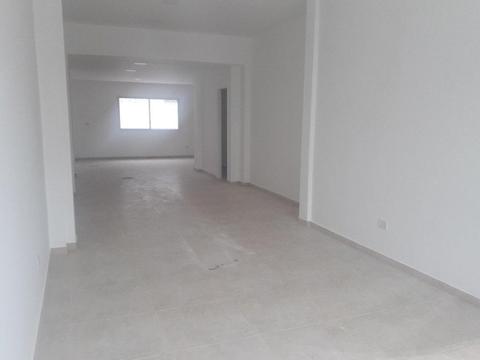 Local en Alquiler. 70 M2. Alquiler Local 70 m2. 2 baños. patio. Alvarado y Entre Ríos