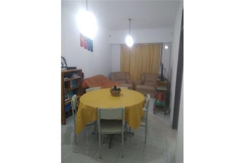 Departamento en planta baja entre Bv