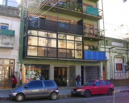 VENTA DE AMPLIAS COCHERAS C/BAULERAS Y LOCAL COMERCIAL EN RENTA