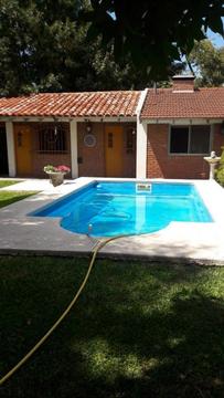 Espectacular casa en V. Luzuriaga. Lote 18x60