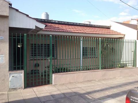 Casa en alquiler en Ramos Mejia Sur